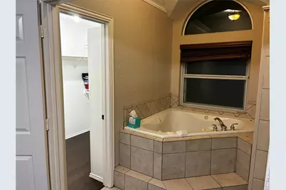 520 Kelley Court, Fort Worth, TX 76120 - Photo 7