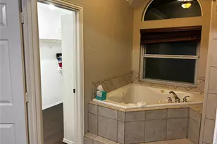 520 Kelley Ct, Fort Worth, TX 76120 - Photo 7