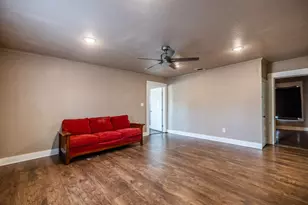 203 W Purdom Ave, Alvarado, TX 76009 - Photo 7