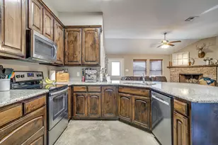 608 Brandt St, Grandview, TX 76050 - Photo 17