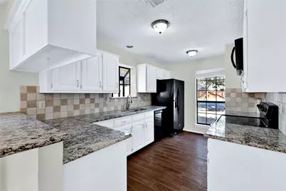 710 Cimarron Trail, Irving, TX 75063 - Photo 17