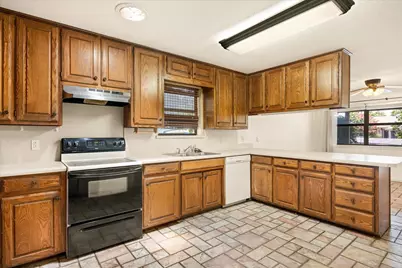 706 Tahiti Drive, Granbury, TX 76048 - Photo 15