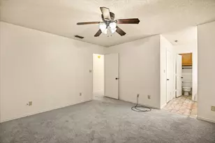 706 Tahiti Dr, Granbury, TX 76048 - Photo 17