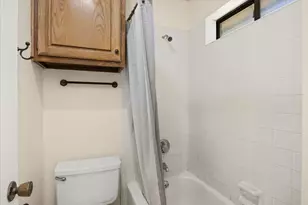 706 Tahiti Dr, Granbury, TX 76048 - Photo 25