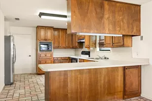 706 Tahiti Dr, Granbury, TX 76048 - Photo 13