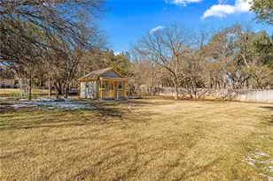 201 Cobblestone Ln, Crawford, TX 76638 - Photo 23