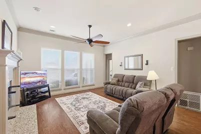 3318 Summergrove Drive, Arlington, TX 76001 - Photo 9