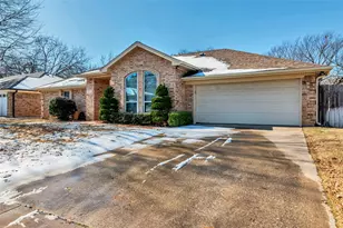 1301 Oak Timber Dr, Euless, TX 76039 - Photo 3