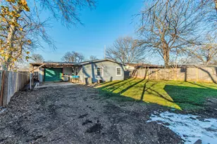 1304 E Inwood Dr, Arlington, TX 76010 - Photo 23