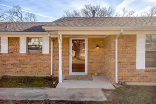 2404 Skyline Dr, Sansom Park, TX 76114 - Photo 5