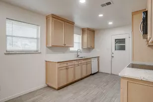 2404 Skyline Dr, Sansom Park, TX 76114 - Photo 11