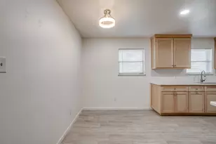 2404 Skyline Dr, Sansom Park, TX 76114 - Photo 9