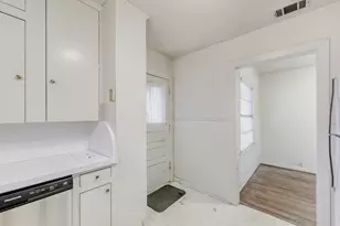 5833 E Mockingbird Ln, Dallas, TX 75206 - Photo 15