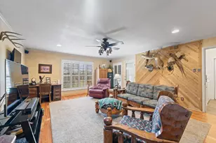 1105 S Walnut St, Cleburne, TX 76033 - Photo 21