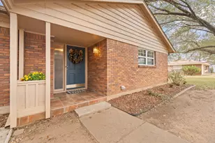 1105 S Walnut St, Cleburne, TX 76033 - Photo 3