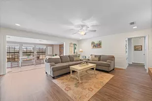 1105 S Walnut St, Cleburne, TX 76033 - Photo 11