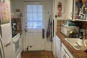 1049 Cottonwood Trail, Benbrook, TX 76126 - Photo 9