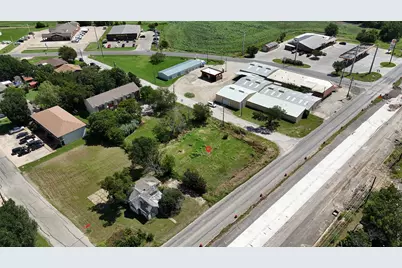 901 N 6th Street, Sanger, TX 76266 - Photo 5