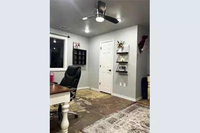 304 E Criner Street, Grandview, TX 76050 - Photo 5