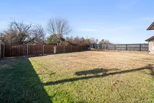 8809 Isom Ln, Dallas, TX 75249 - Photo 35