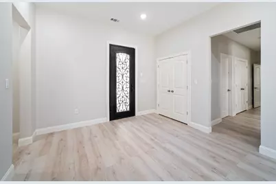 8809 Isom Lane, Dallas, TX 75249 - Photo 9