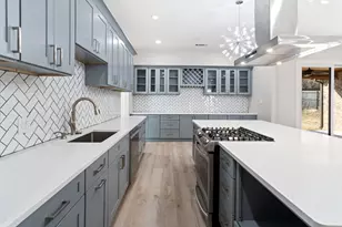 8809 Isom Ln, Dallas, TX 75249 - Photo 7