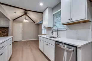 1044 Peach Ln, DeSoto, TX 75115 - Photo 5