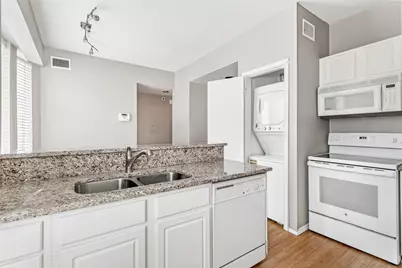 2002 N Fitzhugh Avenue #2, Dallas, TX 75204 - Photo 3