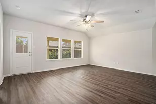 704 Christopher Dr, Cleburne, TX 76033 - Photo 5