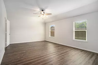 704 Christopher Drive, Cleburne, TX 76033 - Photo 11