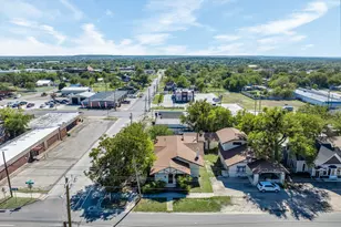 916-B E Hubbard St, Mineral Wells, TX 76067 - Photo 3