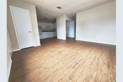 4304 S Cravens Road, Fort Worth, TX 76119 - Photo 9