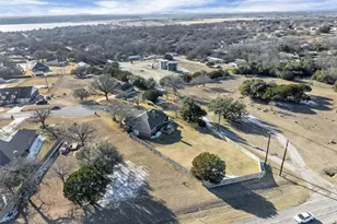 3911 Bonita Ct, Granbury, TX 76049 - Photo 37