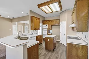 3911 Bonita Ct, Granbury, TX 76049 - Photo 15