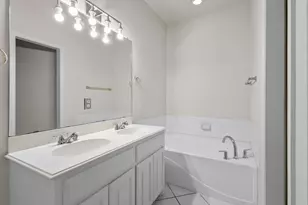 121 Wildwood Ct, Grapevine, TX 76051 - Photo 9