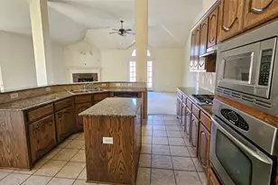 819 Paisley Ln, Glenn Heights, TX 75154 - Photo 11