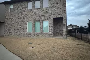 9805 Michael Irvin St, Irving, TX 75063 - Photo 11