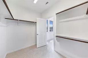 9805 Michael Irvin St, Irving, TX 75063 - Photo 9