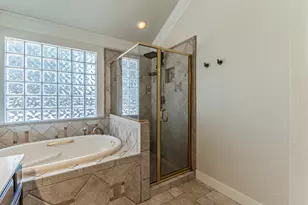 211 Crestview Dr, Arlington, TX 76018 - Photo 13