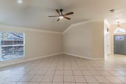 211 Crestview Drive, Arlington, TX 76018 - Photo 5