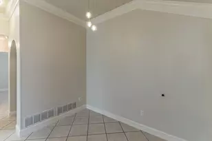 211 Crestview Dr, Arlington, TX 76018 - Photo 9