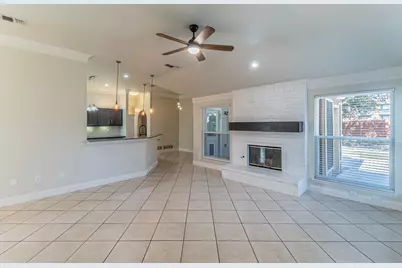 211 Crestview Drive, Arlington, TX 76018 - Photo 3