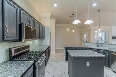 211 Crestview Drive, Arlington, TX 76018 - Photo 7