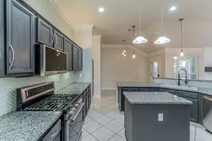 211 Crestview Dr, Arlington, TX 76018 - Photo 7