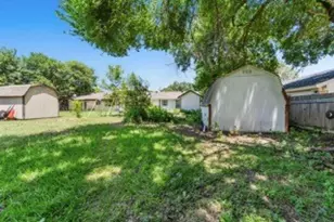 2221 Varsity Dr, Grand Prairie, TX 75051 - Photo 15