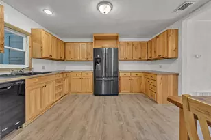 5920 Walnut Creek Dr, Granbury, TX 76049 - Photo 9