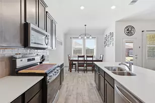 3223 Hunters Gln Dr, Aubrey, TX 76227 - Photo 11