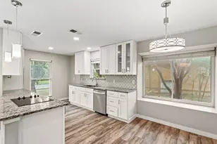 2310 Greenmeadow Dr, Carrollton, TX 75006 - Photo 9