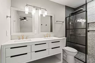 2310 Greenmeadow Dr, Carrollton, TX 75006 - Photo 17