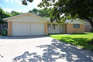 1352 Simpson Dr, Hurst, TX 76053 - Photo 3